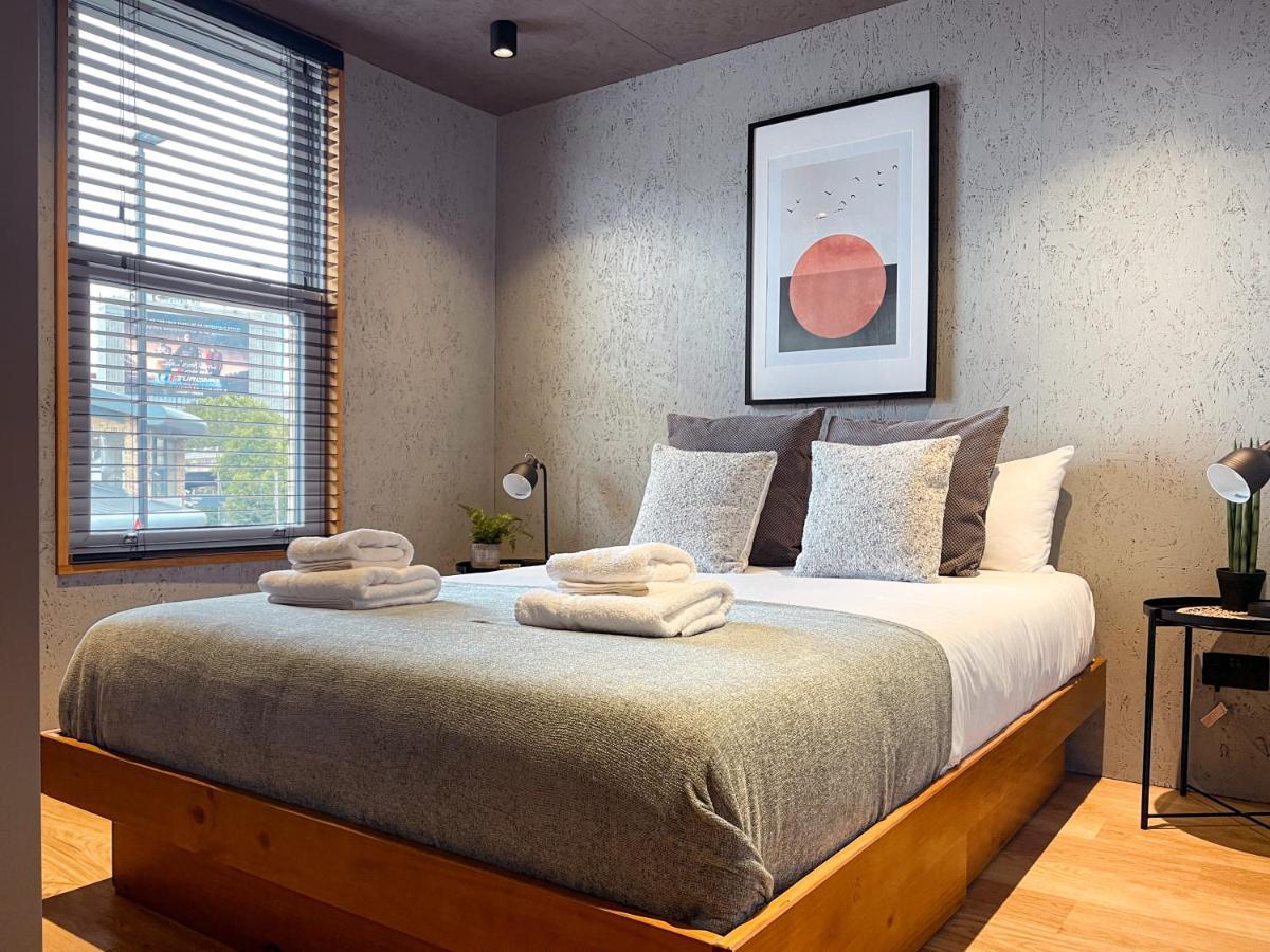 Stylish Urban Retreat West Ldn! Apartment Brentford Bagian luar foto